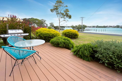 Getaway - Waterfront Island Living - Dentist Search 0