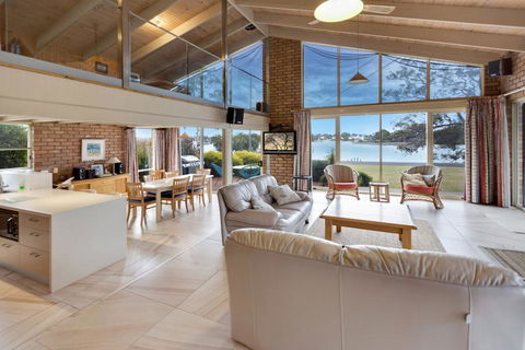 Getaway - Waterfront Island Living - Dentist Search 1