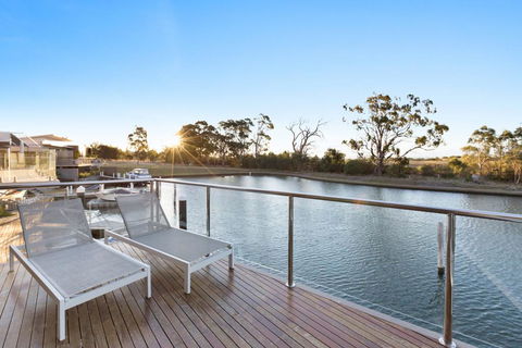 Gippsland Lakehouse A - Canal Frontage - Dentist Find 0