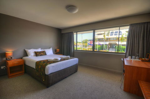 Gladstone Reef Hotel Motel - Dentist Find 3
