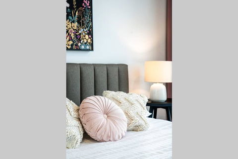 Glamorous RiverView Spacious 1BR - Dentist Search 1