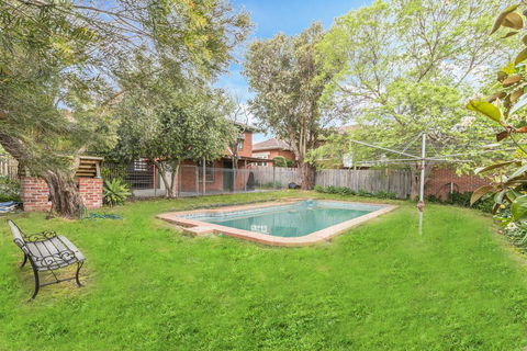GlenIris Beautiful 6BedderFamily House+2Bath+Pool - Dentist Find 1