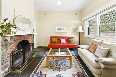 GlenIris Beautiful 6BedderFamily House+2Bath+Pool - Dentist Find 0