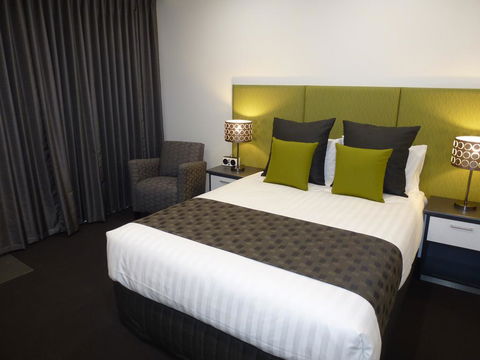 Golden Chain Tower Motor Inn - Dentist Find 0