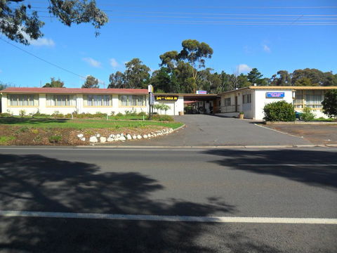 Golden Hills Motel - Dentists Australia 1