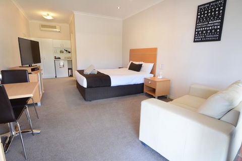 Golden Reef Motor Inn - Dentists Australia 2
