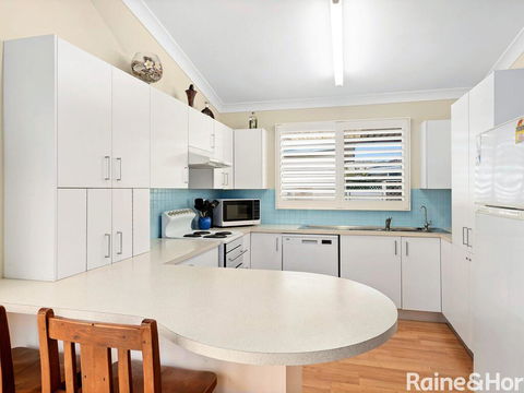 Gone To The Beach - 40 Coogee Ave, The Entrance No - Dentist Search 1