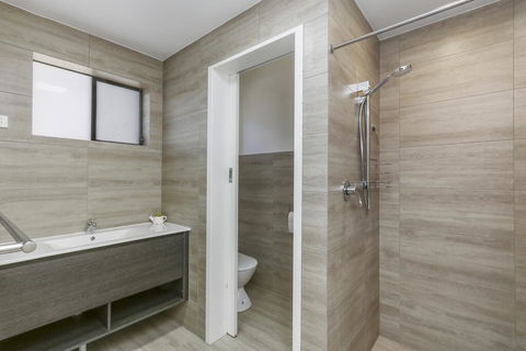 Gossan Street Units - Dentist Find 1