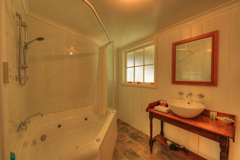 Grace's Spa Cottage - Dentist Find 3