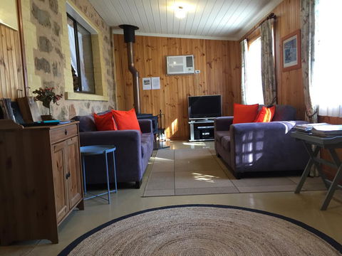 Granmas Cottage - Dentist Find 2