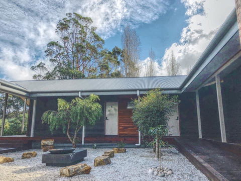 GRAPE JUICE STUDIOs 4km To Town And Surfers Point - Dentist Search 0