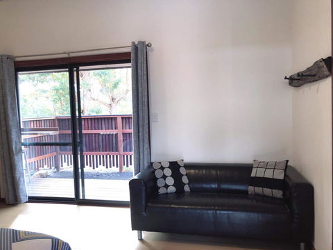 GRAPE JUICE STUDIOs 4km To Town And Surfers Point - Dentist Search 1