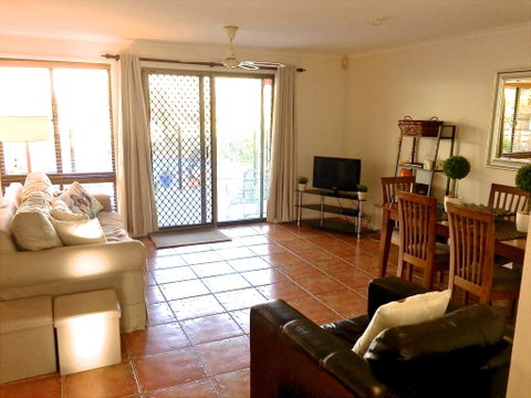 Great For Families.Pool & Kitchen - Dentist Search 3