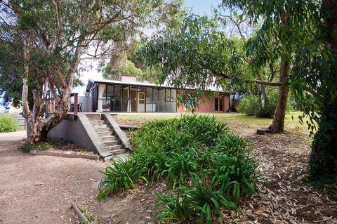 Great Ocean Retreat 43 - Dentist Find 0