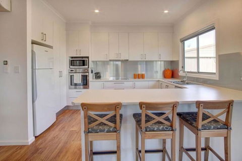 Grey On The Bay - Dentist Search 2