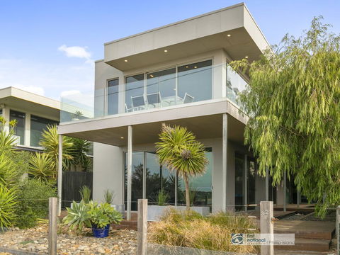 Grossard Point, The Lighthouse, Ventnor - Dentists Australia 0