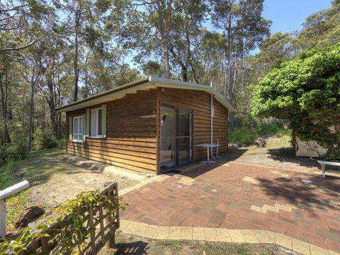 Gum Grove Chalets - Dentists Australia 0