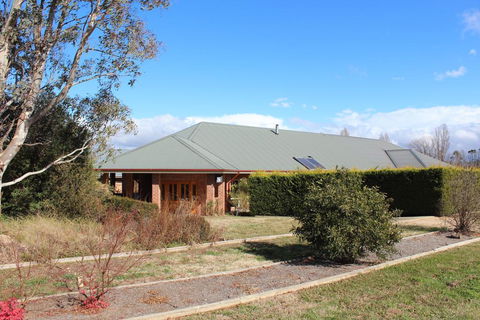 Gundaroo Manor Bed & Breakfast - Dentist Search 0