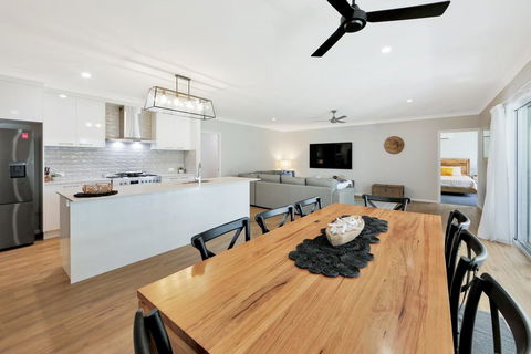 Hamptons @ The Point - Dentist Find 0