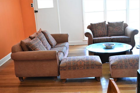 Happy Cozy House For Holidays, Beach, BBQ, Pet Friendly 35kms From CBD In Country Life Style !!! - Dentist Search 3