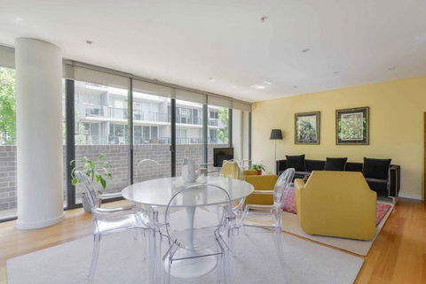HAZEL Chapel St Socialite. Pool, Spa & Gym - Dentist Find 3