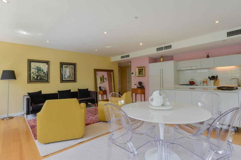 HAZEL Chapel St Socialite. Pool, Spa & Gym - Dentist Find 1