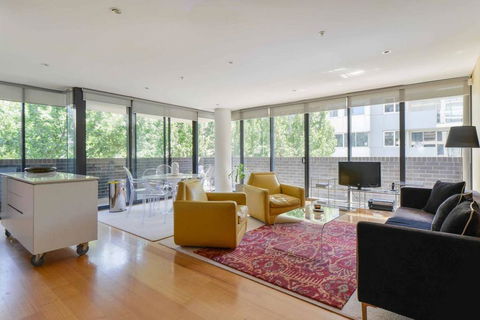 HAZEL Chapel St Socialite. Pool, Spa & Gym - Dentist Find 0