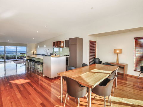 HEARN'S BEACHSIDE VILLA 7 - Dentist Search 2