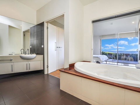 HEARN'S BEACHSIDE VILLA 7 - Dentist Search 1