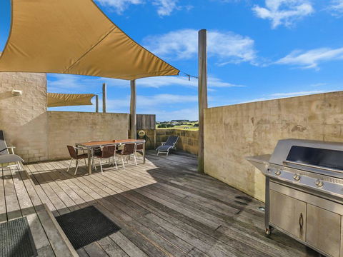 HEARN'S BEACHSIDE VILLA 9 - Dentist Find 1