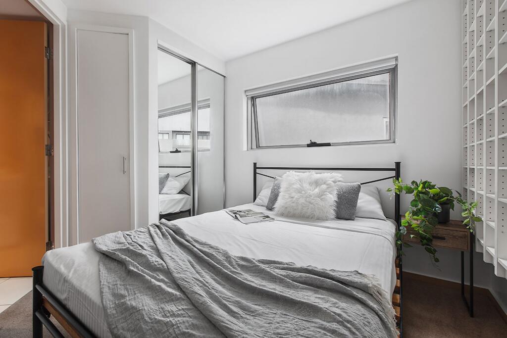 Heart of Sandringham Apartment by Ready Set Host