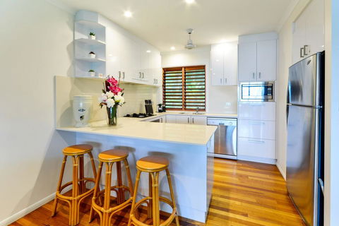 Heliconia 1 Hamilton Island 3 Bedroom Ocean View Spacious Holiday Accommodation - Dentist Find 2