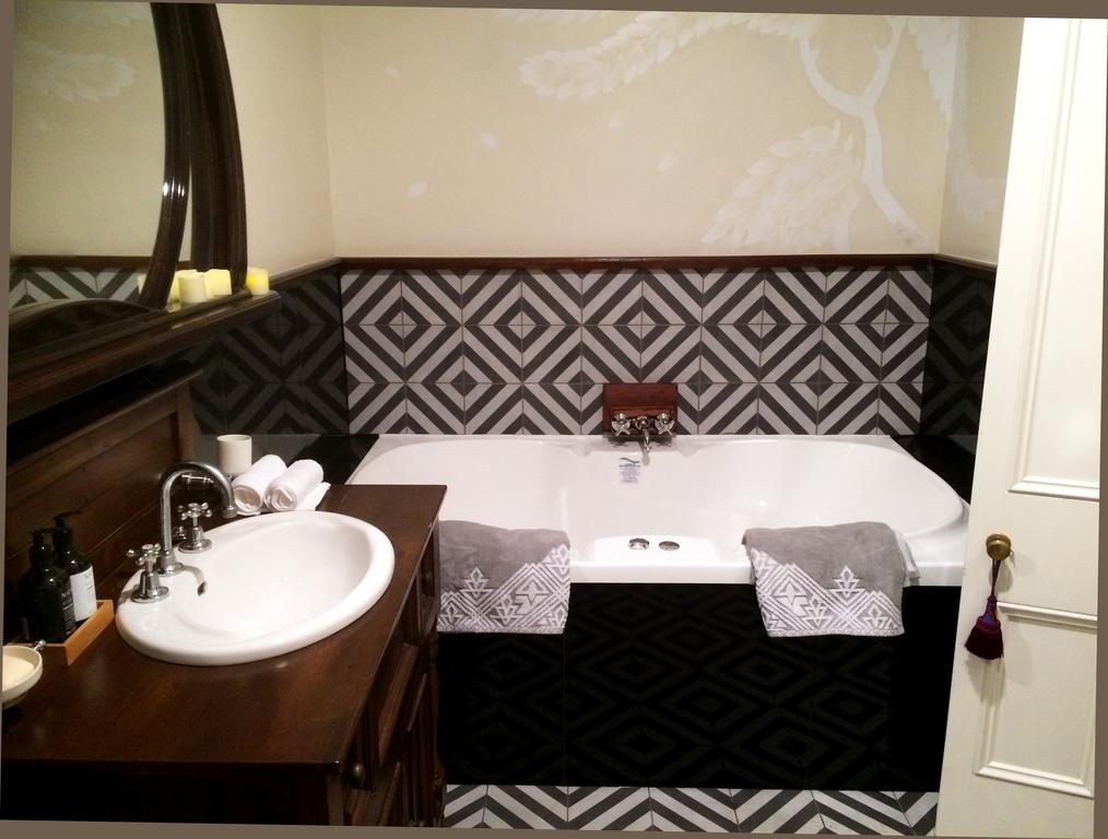 Henrietta's Country House