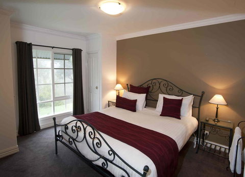 Hepburn Villas - Dentist Find 1