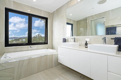 Hidden Cove On Hamilton Island - Dentist Find 1