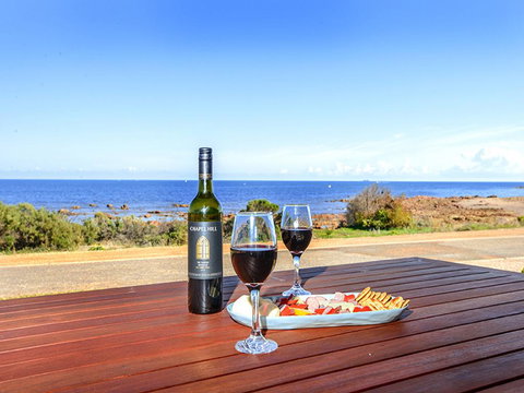 High Tide - Wallaroo Beachfront Property - Pet-Friendly - Dentist Find 0