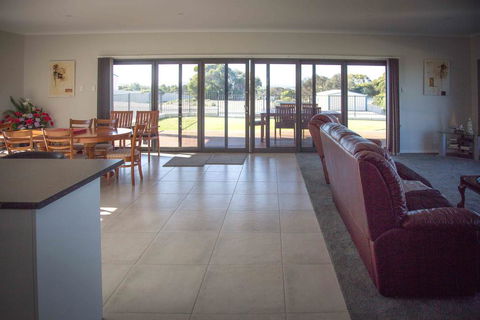 Highview On Victoria Coffin Bay - Dentist Find 3