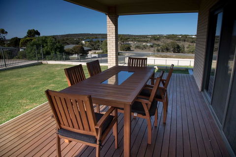 Highview On Victoria Coffin Bay - Dentist Find 1