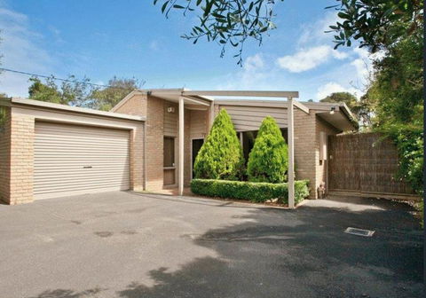 Hilltop Beach House: Newly Updated - Dentists Australia 3