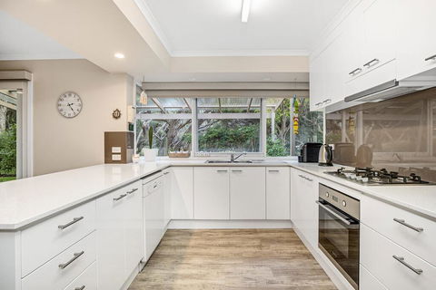 Hilltop Beach House: Newly Updated - Dentists Australia 1