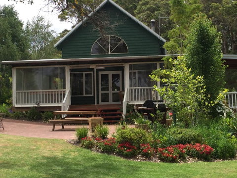 Hillview Chalet - Dentist Search 0