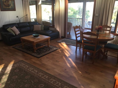 Hillview Chalet - Dentist Search 3