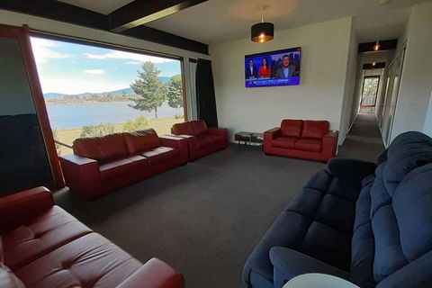 Hobart Waterfront Luxury Retreat - Dentist Find 2