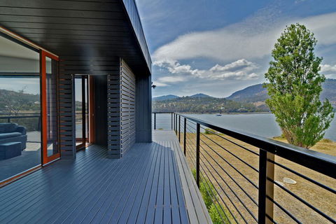 Hobart Waterfront Luxury Retreat - Dentist Find 0
