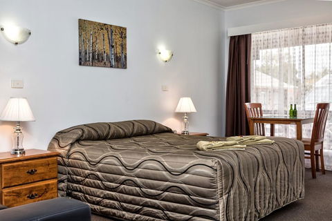 Holbrook Town Centre Motor Inn - Dentist Find 2