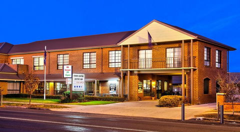 Holbrook Town Centre Motor Inn - Dentist Find 0