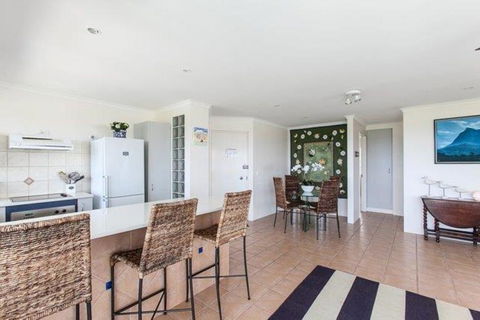 Home Away From Home With Sweeping Ocean Views - Unit 12, 60 Peregian Esplanade - Dentist Find 3