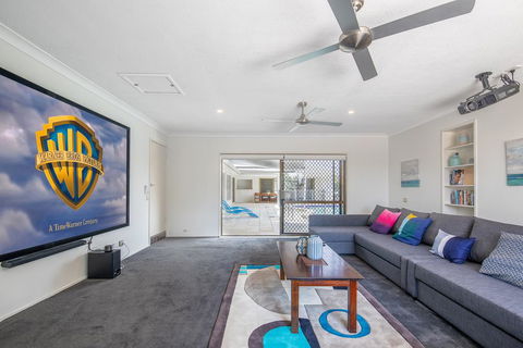 Homely Getaways In Broadbeach Waters - Dentist Search 0
