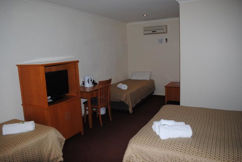 Horse & Jockey Hotel Motel - Dentist Find 2