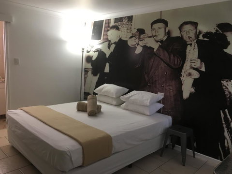 Hotel Corones - Dentists Australia 1